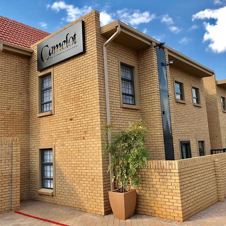 Camelot Guest House & Apartments Potchefstroom Dış mekan fotoğraf