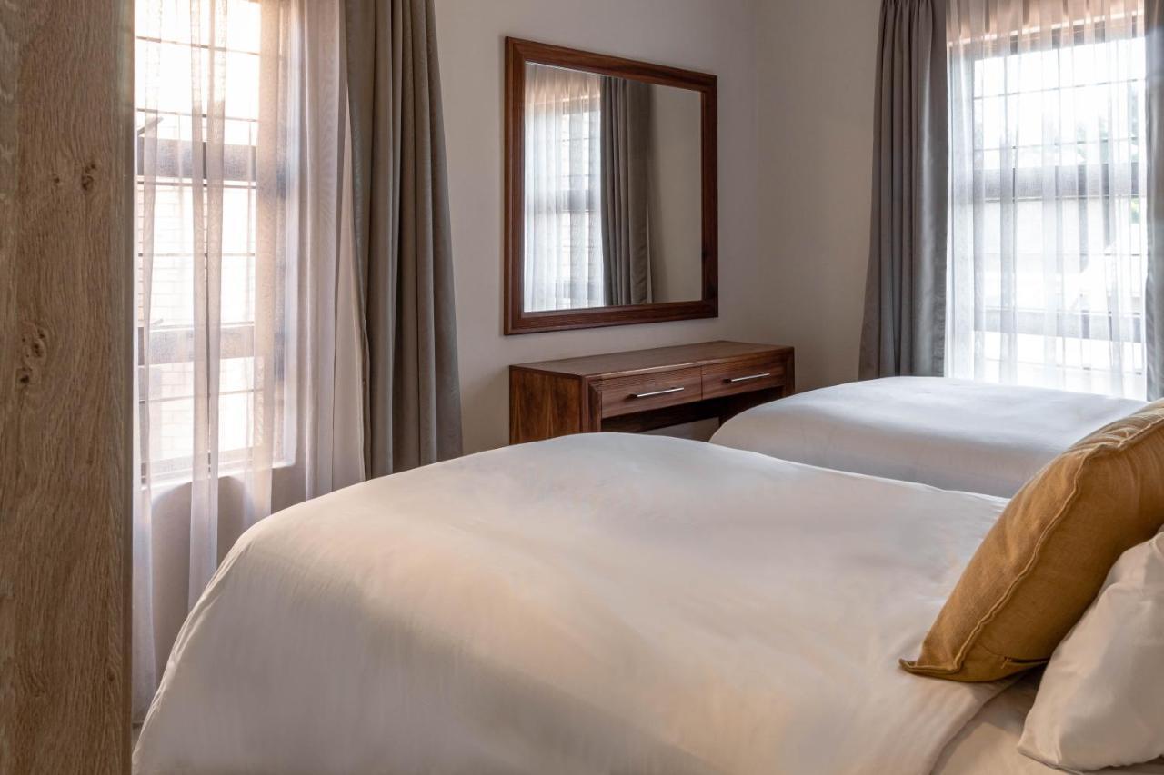 Camelot Guest House & Apartments Potchefstroom Dış mekan fotoğraf