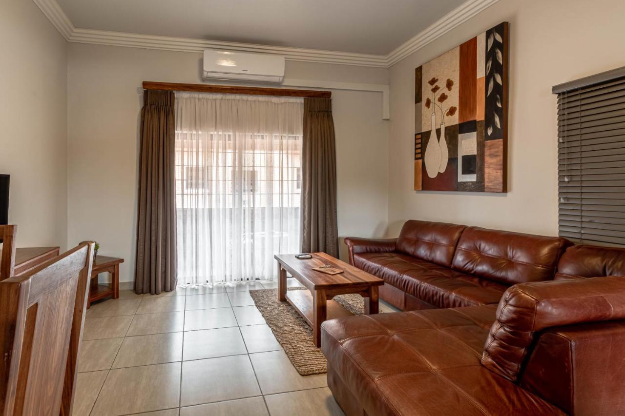 Camelot Guest House & Apartments Potchefstroom Dış mekan fotoğraf