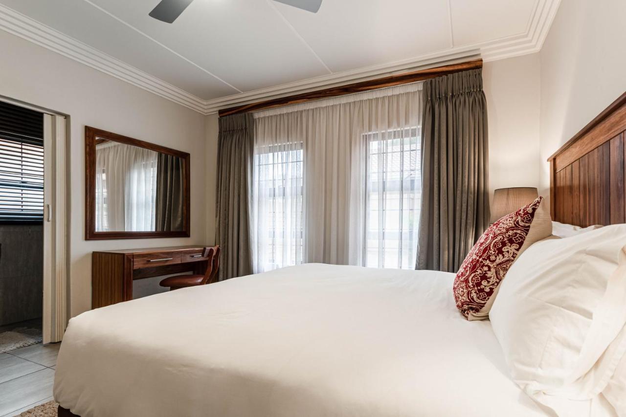 Camelot Guest House & Apartments Potchefstroom Dış mekan fotoğraf