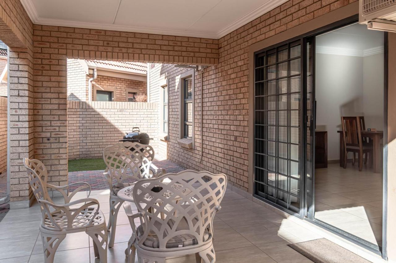 Camelot Guest House & Apartments Potchefstroom Dış mekan fotoğraf