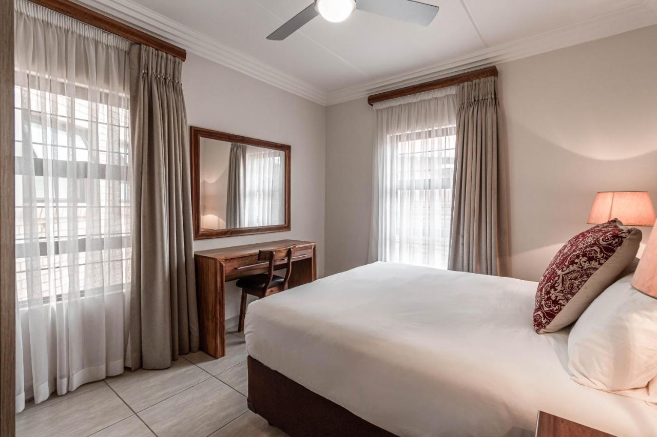 Camelot Guest House & Apartments Potchefstroom Dış mekan fotoğraf
