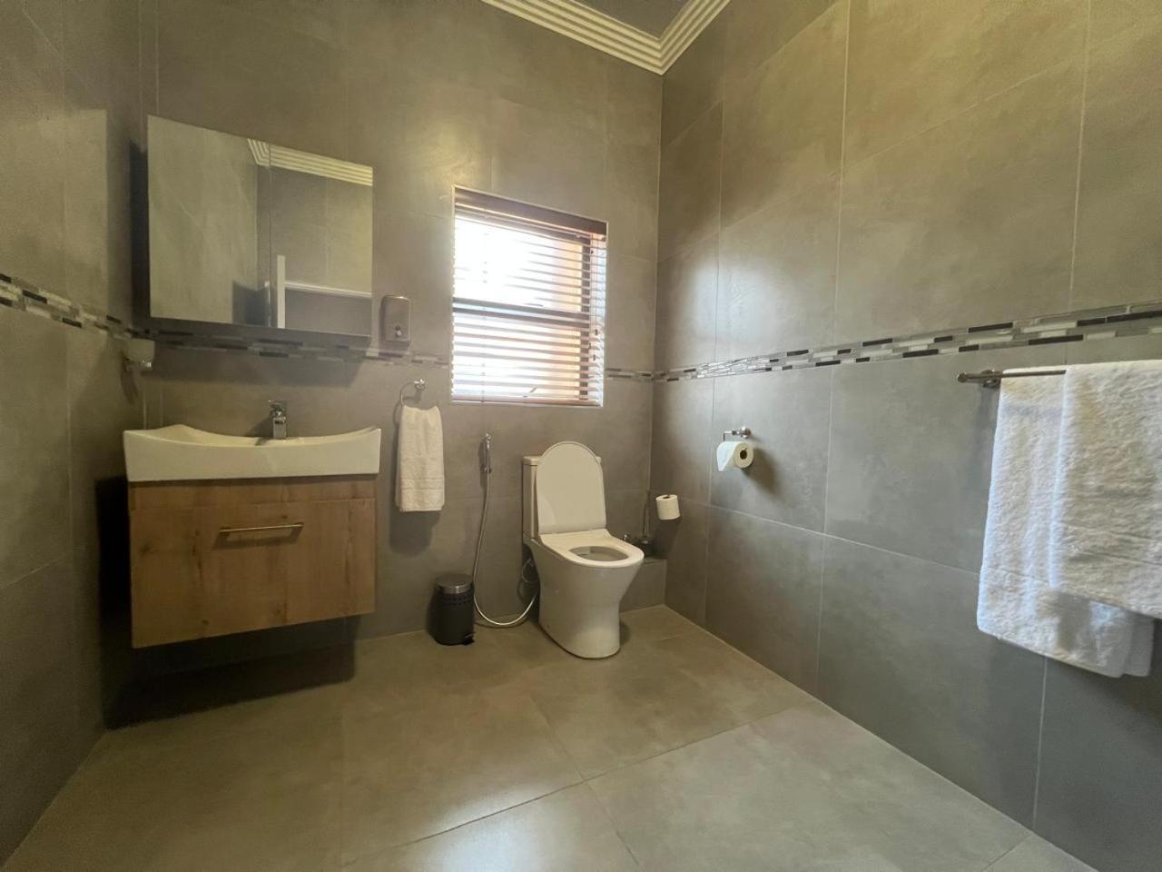 Camelot Guest House & Apartments Potchefstroom Dış mekan fotoğraf