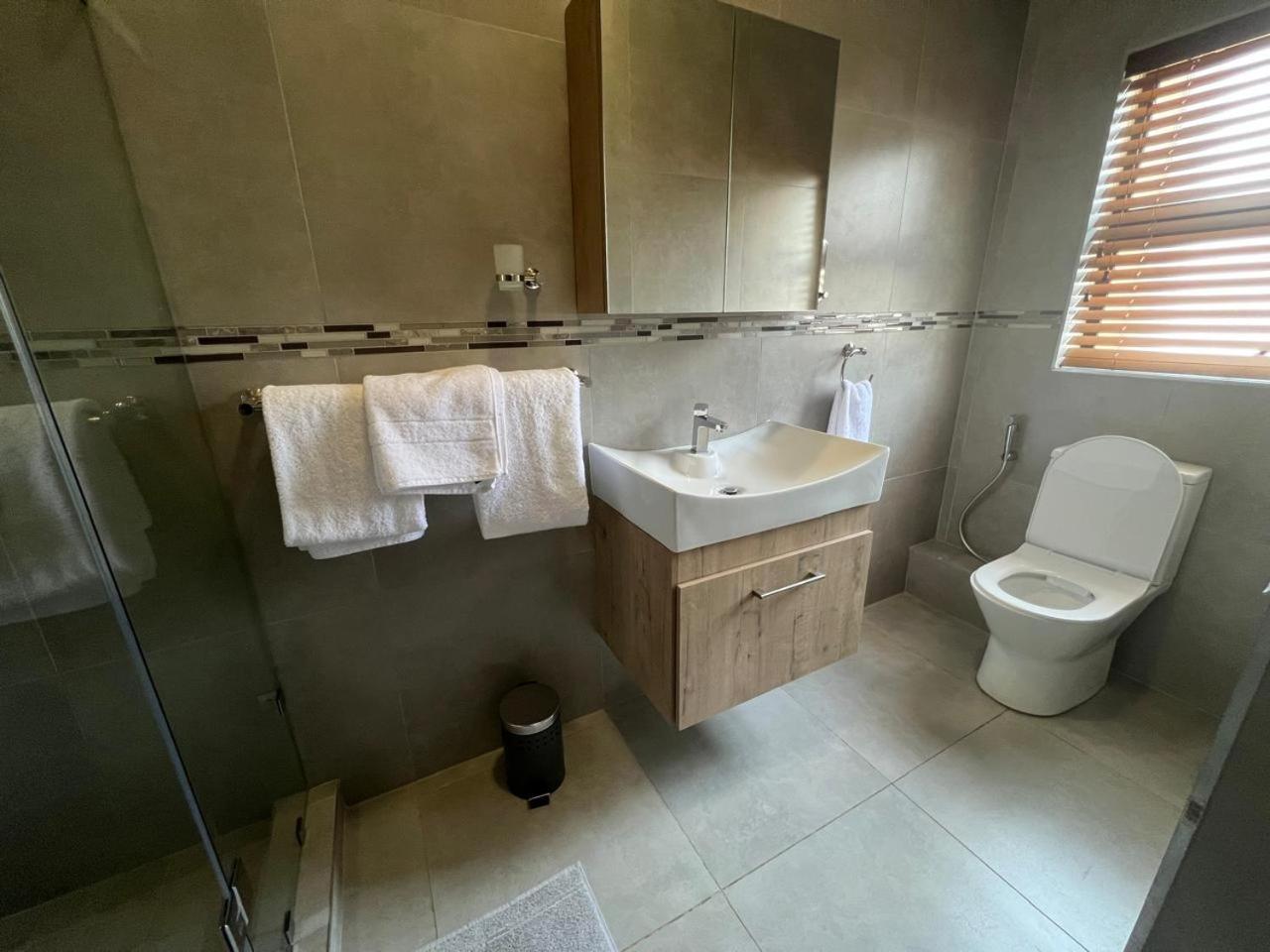 Camelot Guest House & Apartments Potchefstroom Dış mekan fotoğraf