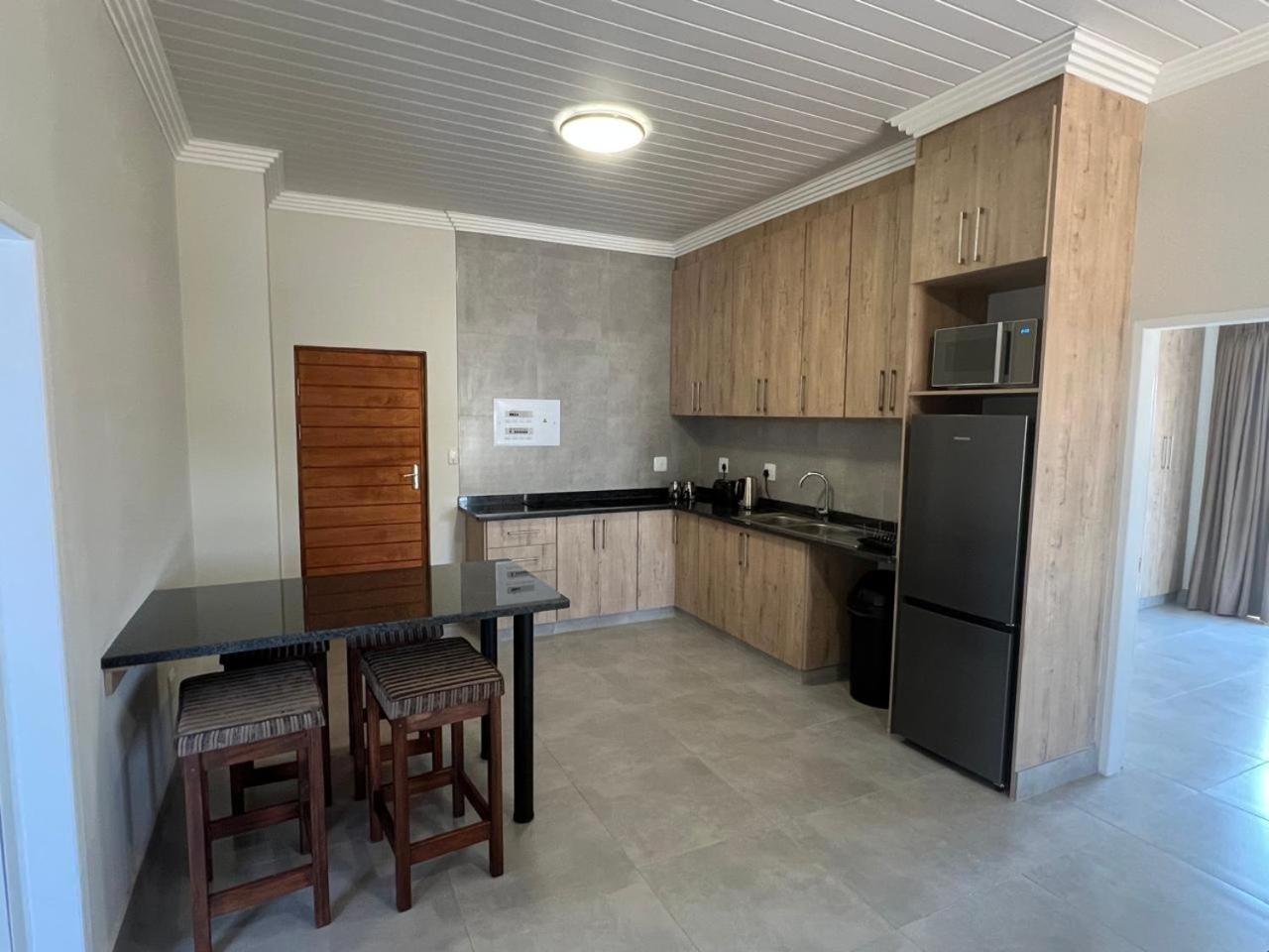 Camelot Guest House & Apartments Potchefstroom Dış mekan fotoğraf
