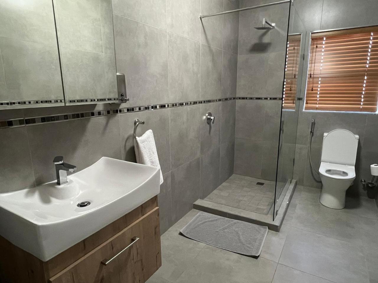 Camelot Guest House & Apartments Potchefstroom Dış mekan fotoğraf