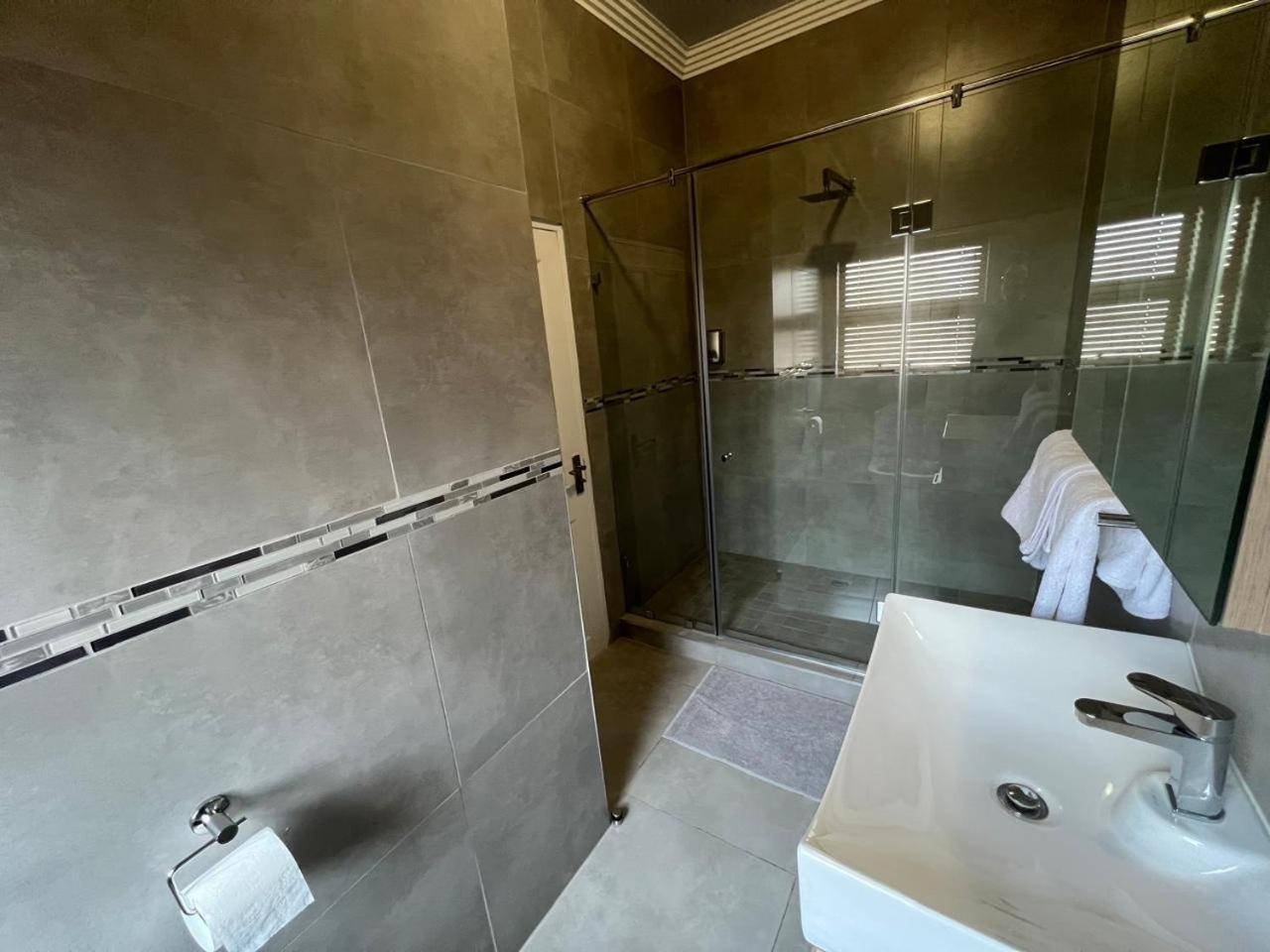 Camelot Guest House & Apartments Potchefstroom Dış mekan fotoğraf