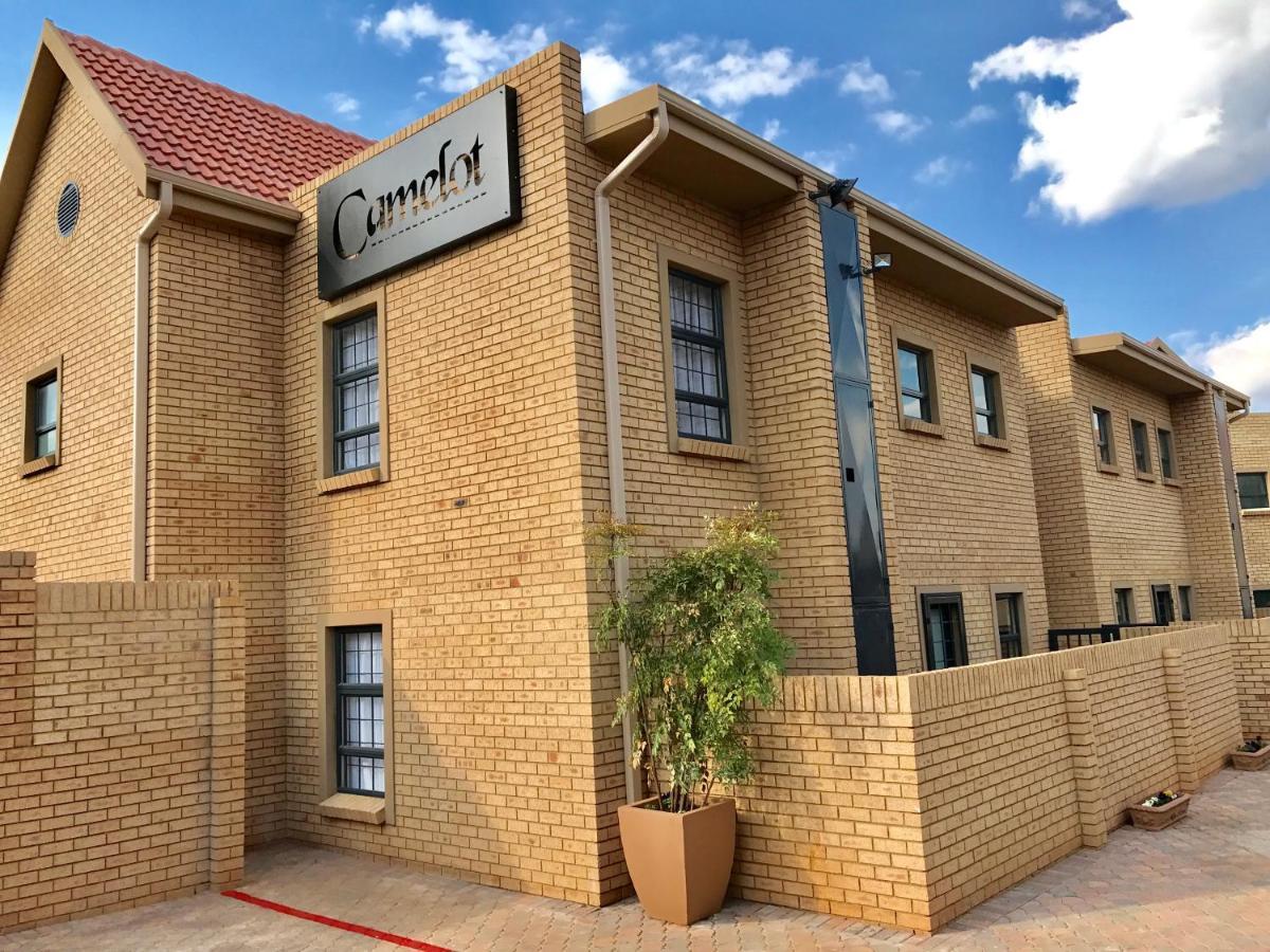 Camelot Guest House & Apartments Potchefstroom Dış mekan fotoğraf